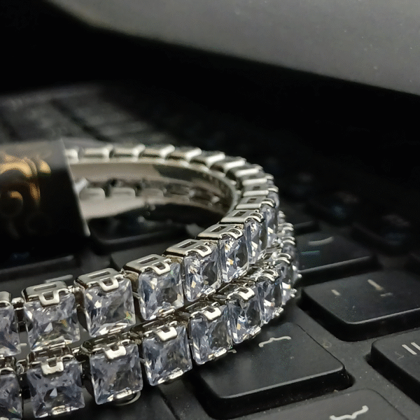 Luxury Diamond Bracelet for Ladies